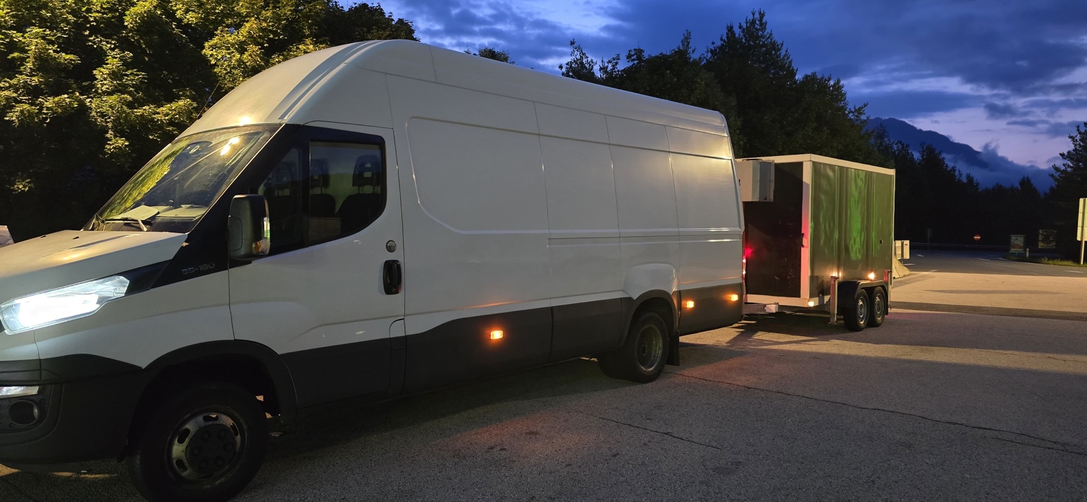 Iveco transporter cu remorcă - transport internațional Viena Europa