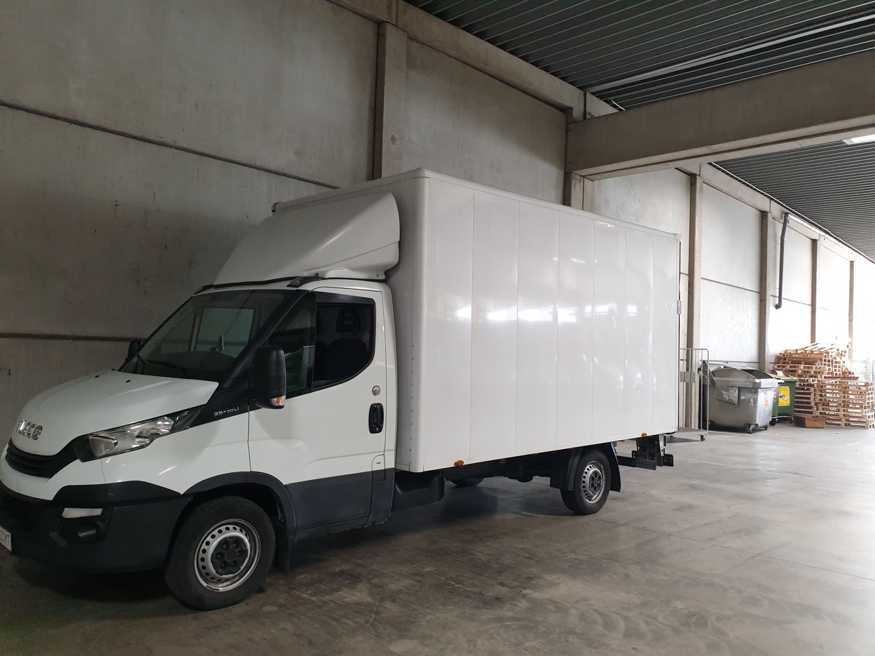 Iveco camion pentru transport mobilier Viena